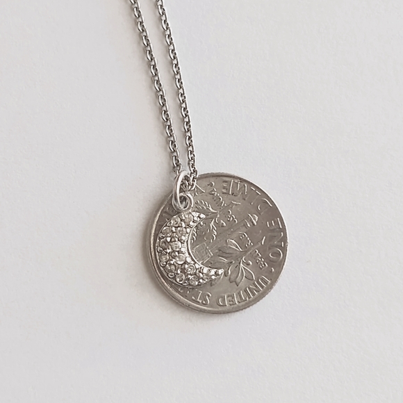 NWOT😃Crescent Moon Charm - Picture 5 of 5